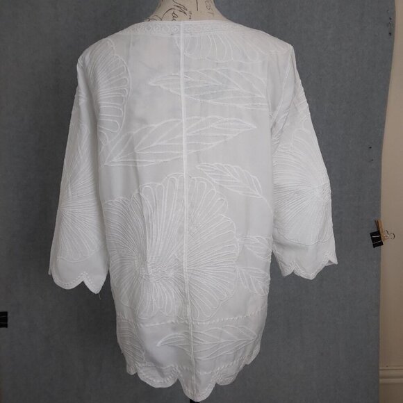Chico’s | White Embroidered Floral Pull On Top Blouse | Size M - Picture 6 of 9